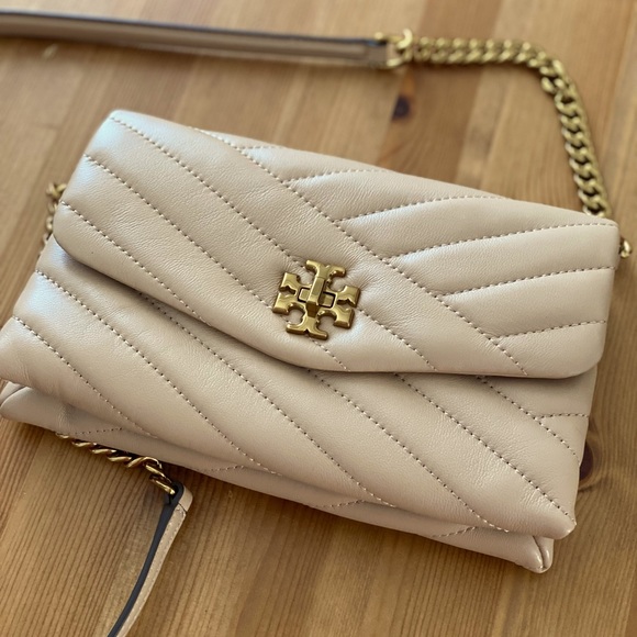 Tory Burch Handbags - Tory Burch Kira Wallet on Chain